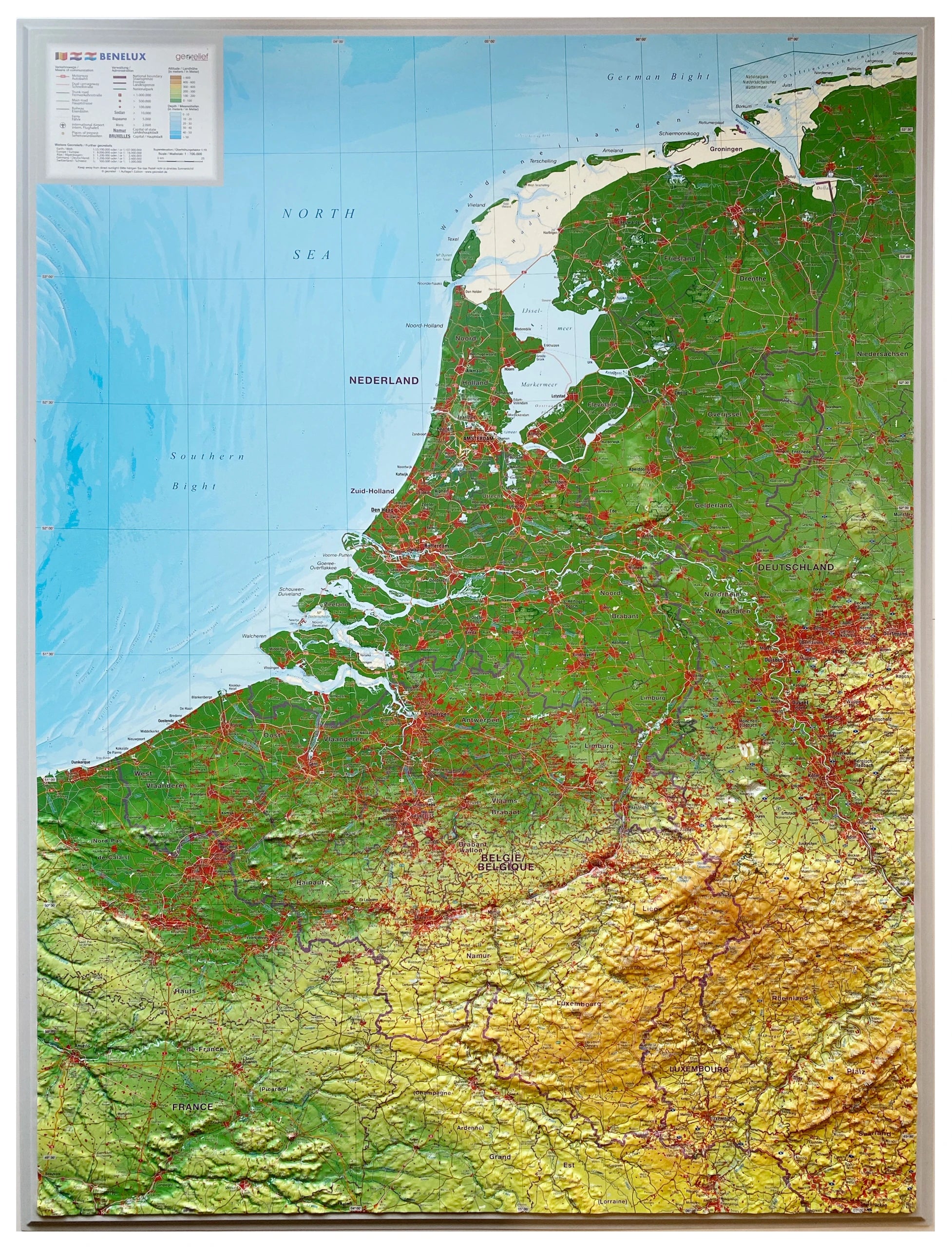 Benelux - Reliefkarte (57 x 77 cm / 1:700.000)