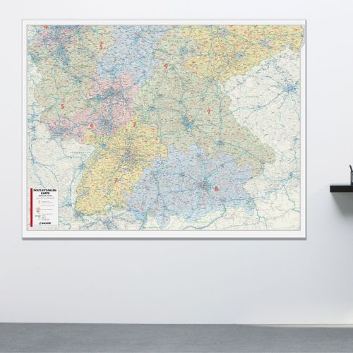 Die Süddeutschland Postleitzahlenkarte 220x151 cm im Raum