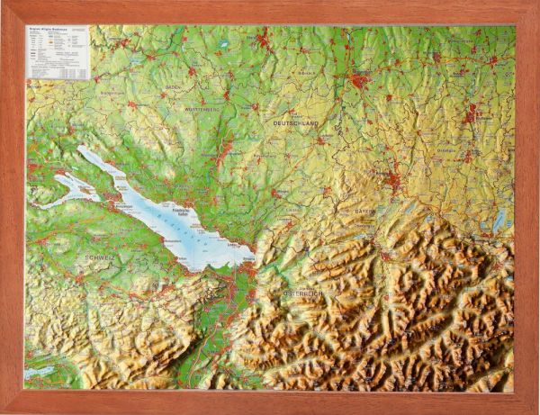 Bodensee-Allgäu Relief mit einem braunem Holzrahmen